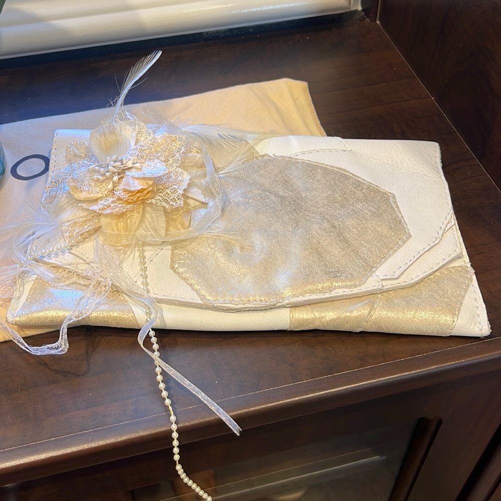 White 80s style clutch purse